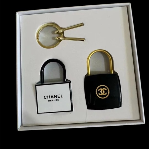 CHANEL PadLock Lock & Key Set From Chanel Beauty line Charm 4 Keychain/necklace - Picture 2 of 8